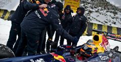 Bolid Red Bulla wspi si na Himalaje - wideo