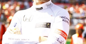 Alonso o incydencie z Palmerem: FIA musiała siedzieć przy Heinekenie