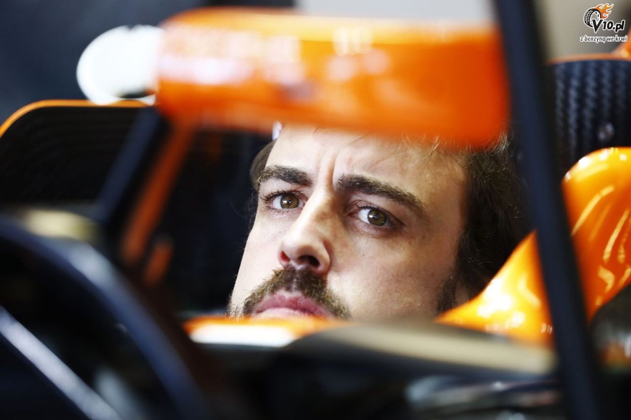 Alonso pochwali si nowym kaskiem na sezon 2018