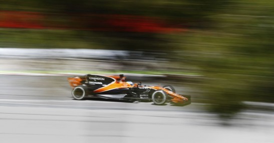 Alonso: Może nauczyłem się na owalu, jak jeździć szybko też po prostych