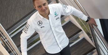 Bottas ostrzegany przez ojca Hamiltona. 