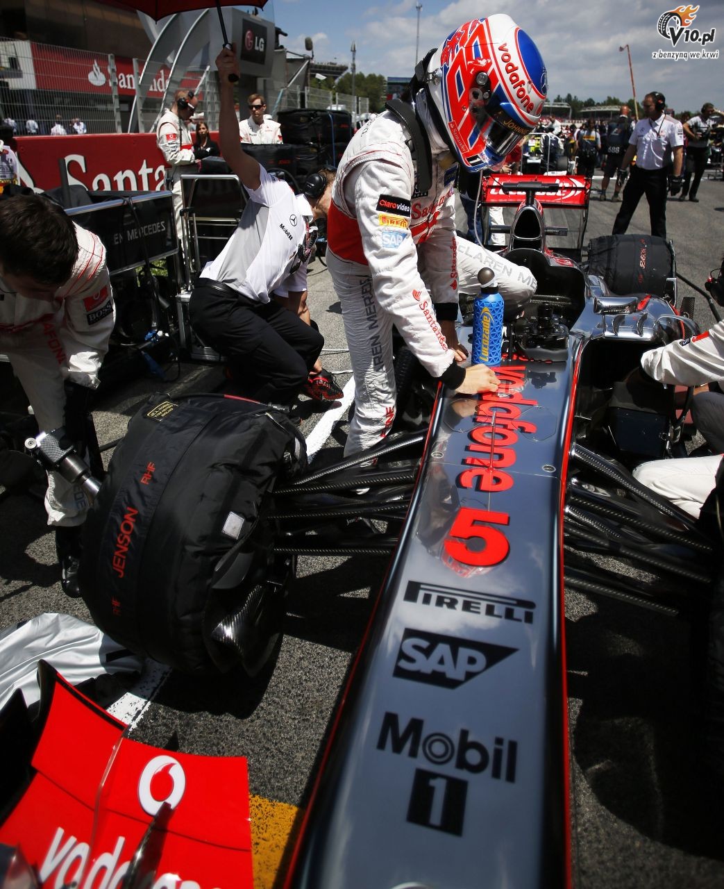 Button: Magnussen rzuca si na gbok wod