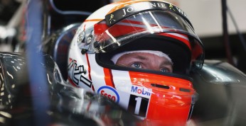 Button powierzył fanom wybór kasku na sezon 2016