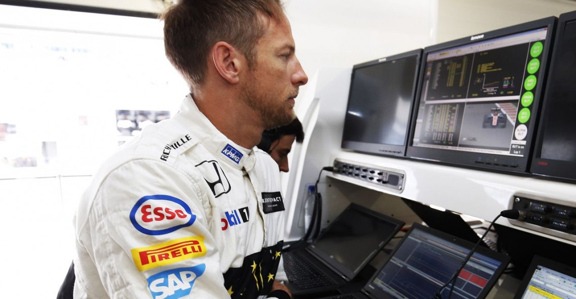 Button zdenerwowany karą za swoją komunikację radiową