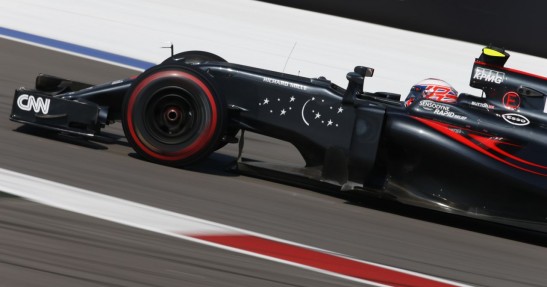 Button doradza F1 poprawę ujęć bolidów w transmisji telewizyjnej