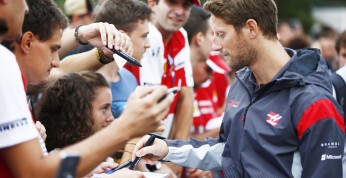 Grosjean dziewiątym kierowcą z karą przesunięcia na starcie