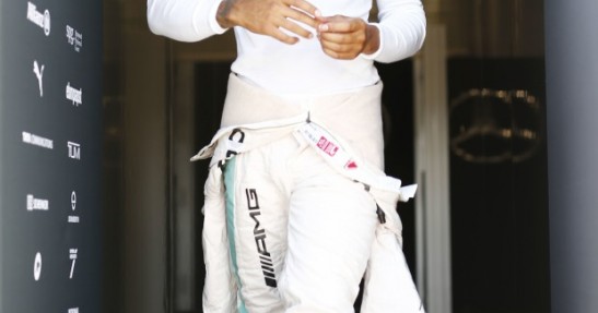 Sędziowie F1 krytykowani za nieukaranie Hamiltona