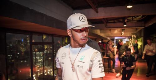 Hamilton odradza Mercedesowi angaż Alonso lub Vettela