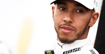 Hamilton skoczył ze spadochronem