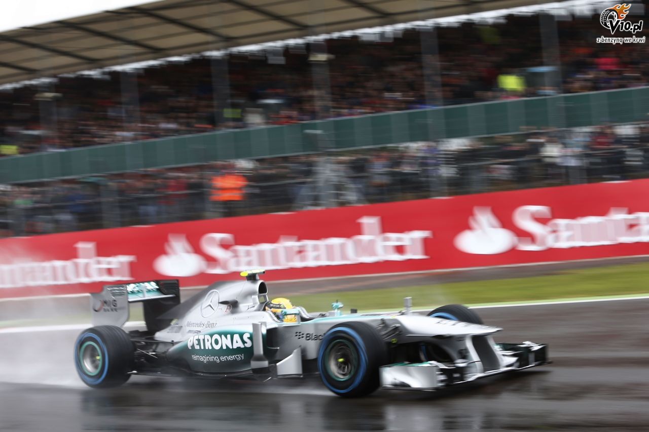 Lewis Hamilton nagra utwr. Posuchaj, jak piewa