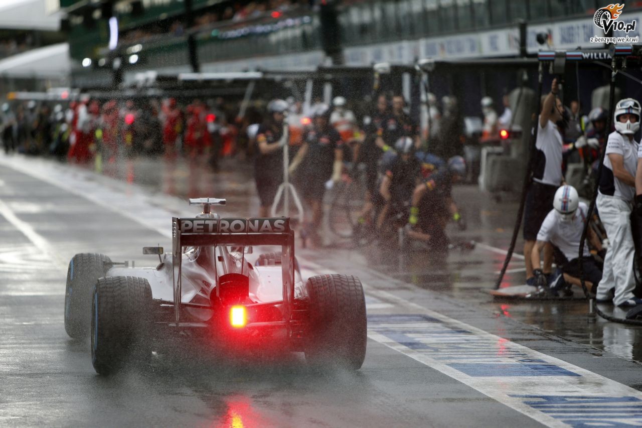 Mercedes: Prawdziwy problem to awarie bolidu, nie kontrowersje z team orders