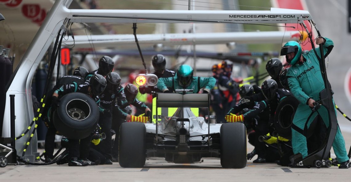 Mercedes odtworzył dźwięk swojego nowego bolidu F1 z potrójnym wydechem