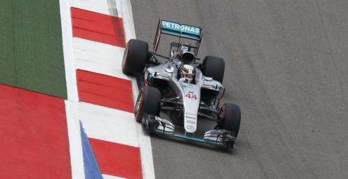 Hamilton: Jeździ się jak na lodzie