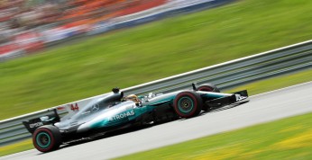 Hamilton kręci nosem na perspektywę ścigania się 