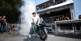 Hamilton robi podchody do jazdy testowej motocyklem MotoGP. Zamieni...