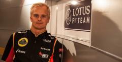 Kovalainen pokaza nowe malowanie kasku na starty w Lotusie