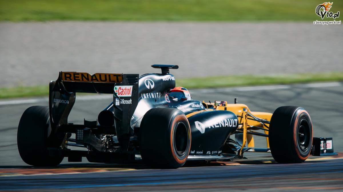 Kubica zmienia biegi jedn rk w bolidzie F1