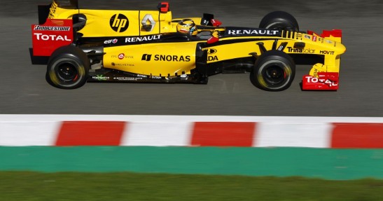 Kubica prowadzi w 70 procentach lewą ręką