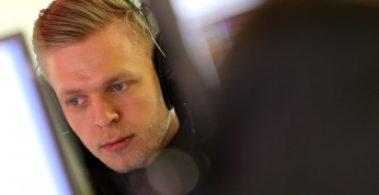 Magnussen nie ma nic przeciwko oddawaniu bolidu Oconowi na pierwszy...