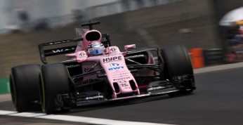 Force India umieściło ponad 30 mini skrzydełek na pokrywie...