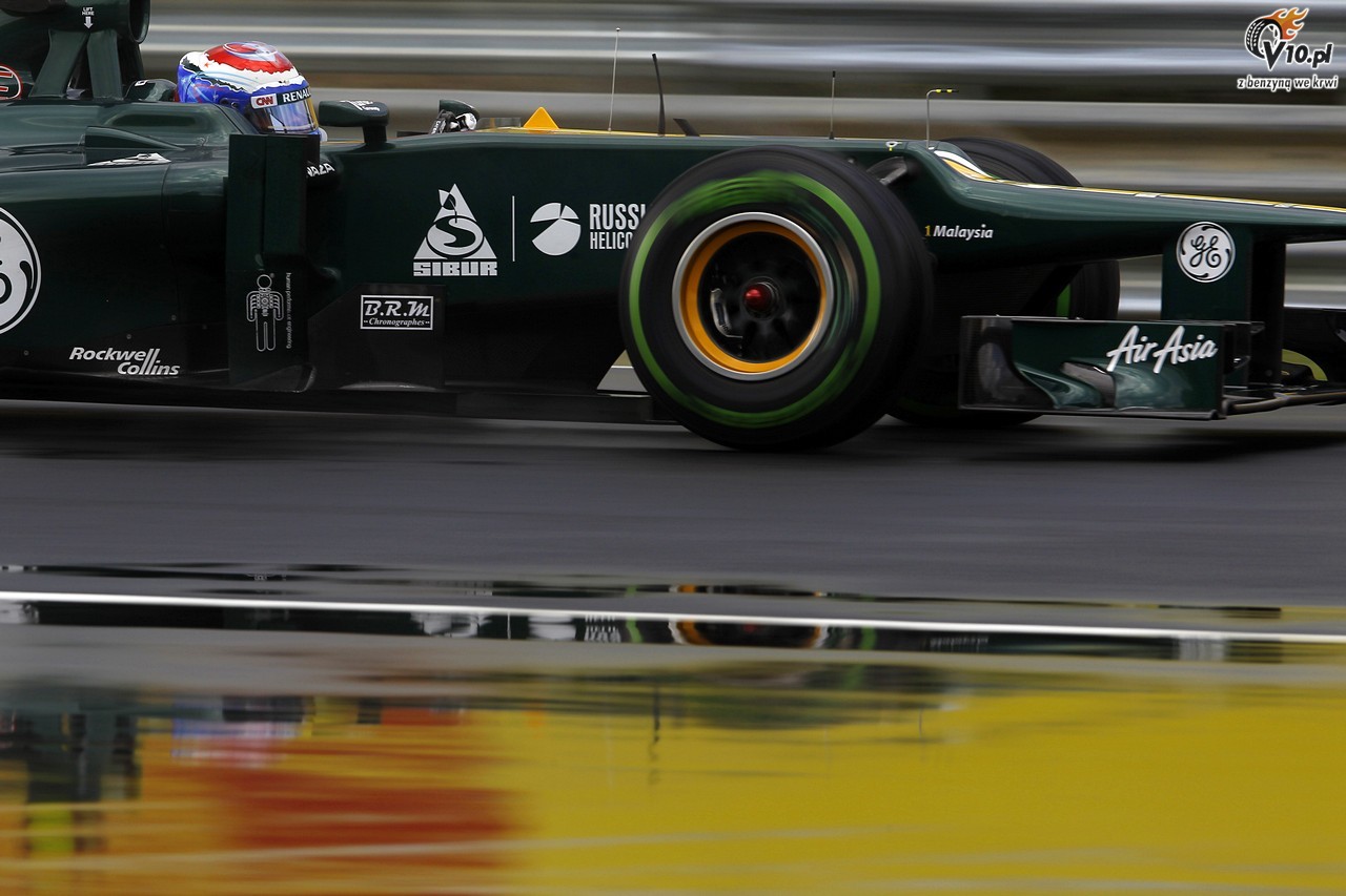 Menederka niepewna pozostania Pietrowa w Caterhamie