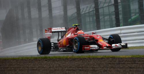 Raikkonen znów zmaga się z bolidem