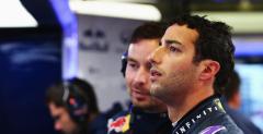 Ricciardo nie wyrzuca sobie kolizji z Mercedesami