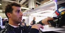 Ricciardo gubi moc na prostych