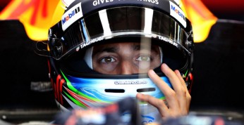 Red Bull pogania Ricciardo do podpisania nowego kontraktu. 