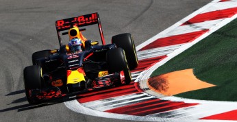 Kierowcy Red Bulla zaskoczeni dużą stratą do Ferrari