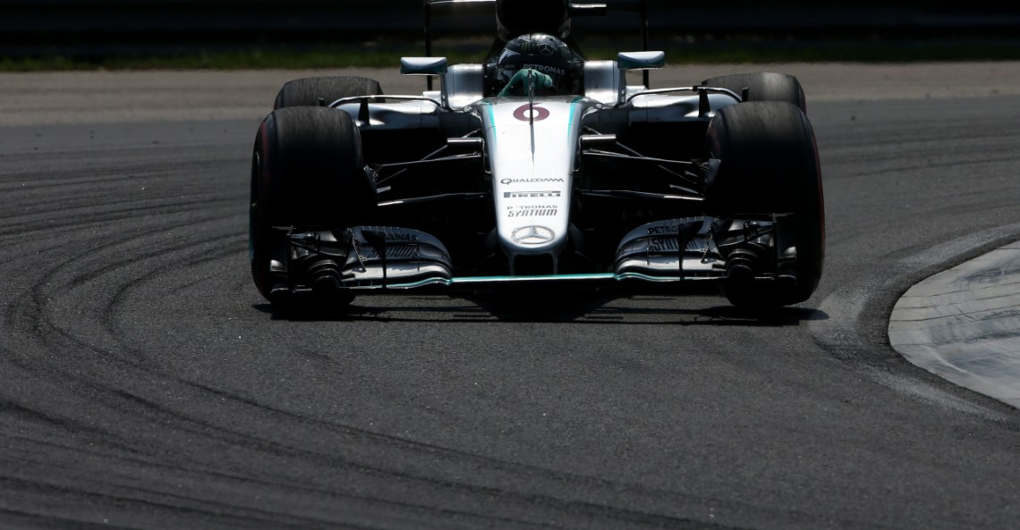 Mercedes flirtuje z Verstappenem