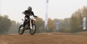 Rosberg przesiadł się na dwa kółka (wideo)