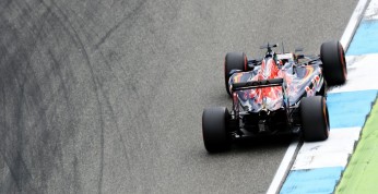 Sainz Jr narzeka na niekonkurencyjność zeszłorocznego silnika...
