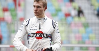 Sirotkin miał kolizję na starcie. 