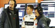 Vandoorne z kar cofnicia na starcie