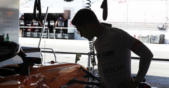 Vandoorne spowalniany przez wadliwy bolid