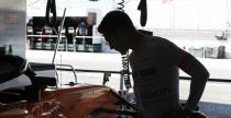 Vandoorne spowalniany przez wadliwy bolid