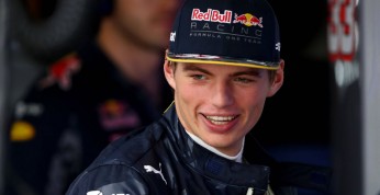 Verstappen śmieje się z ciągłego otrzymywania nagrody Kierowca...