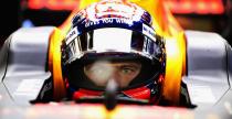 Verstappen zdeterminowany wyprzedzi Vettela na starcie