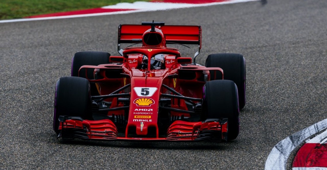 Hamilton dziwi się uniwersalności bolidu Ferrari