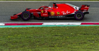 Vettel śmieje się ze zmieniania aerodynamiki bolidów F1 w tę i...
