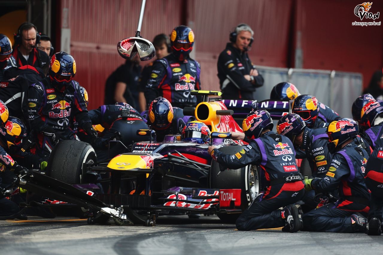 Kierowcy Red Bulla nie chc spowolnienia pit-stopw, Alonso gotw zaakceptowa pomys