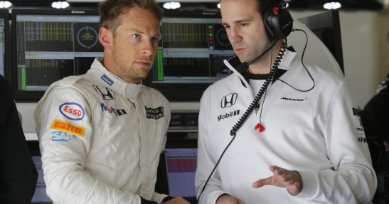 Button kieruje 'jak łabędź', przyśpiesza i hamuje 'jak szalony'