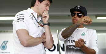 Mercedes zbada spadek formy Hamiltona