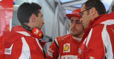 Alonso pracuje z in�ynierami nad przysz�orocznym Ferrari