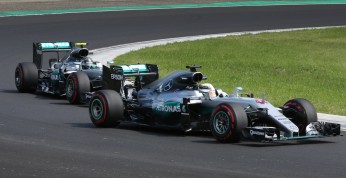 Mercedes pozwala Hamiltonowi i Rosbergowi na wszystko poza...