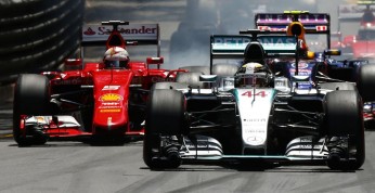 Ecclestone: Mercedes i Ferrari dostarczają prywatnym zespołom...