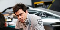Mercedes straszy Hamiltona i Rosberga wprowadzeniem 'team orders'
