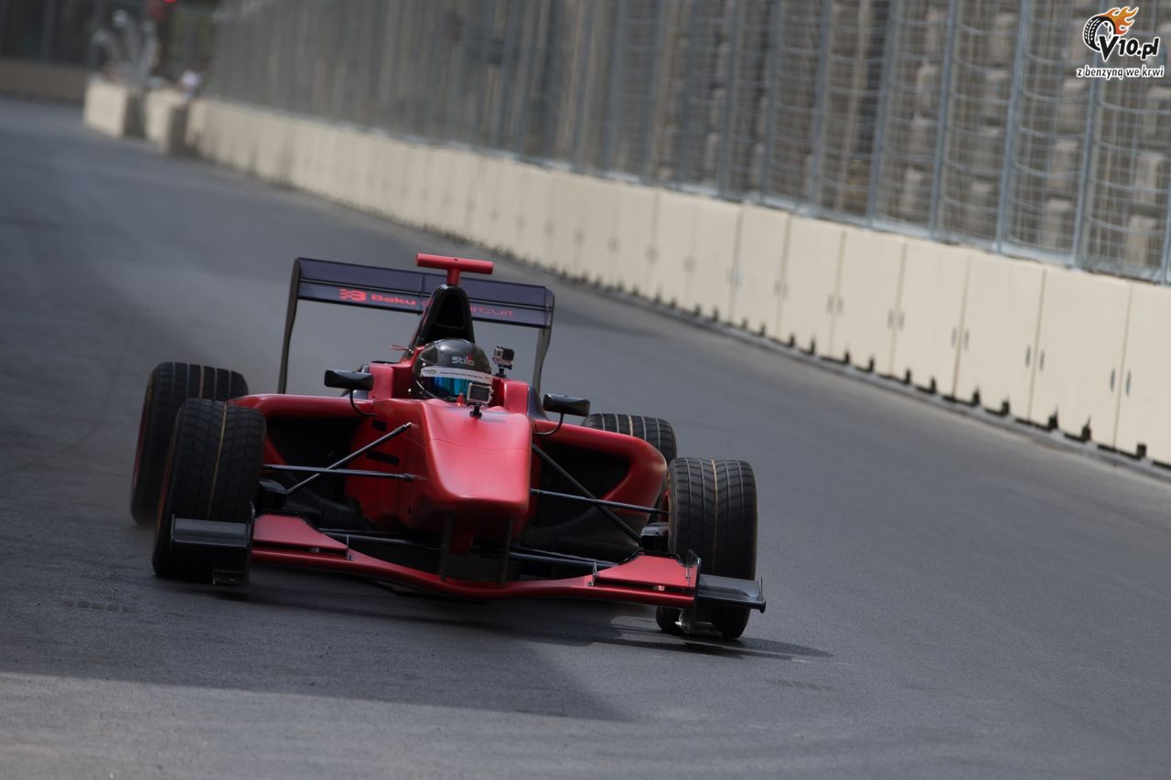 Pierwsza przeja�d�ka bolidem na nowym torze F1 w Baku