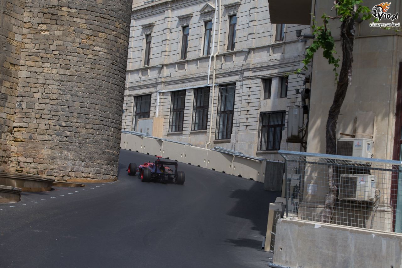Pierwsza przeja�d�ka bolidem na nowym torze F1 w Baku